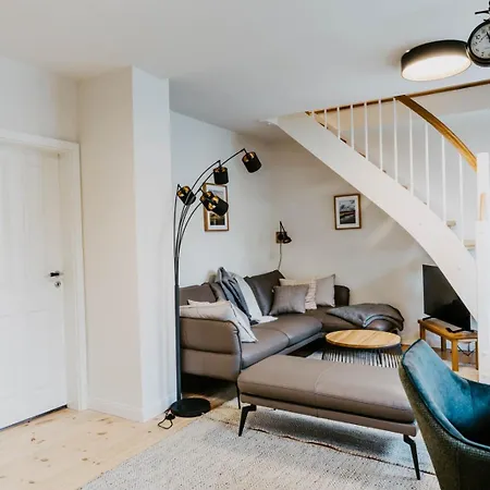 Princess Street No8 *